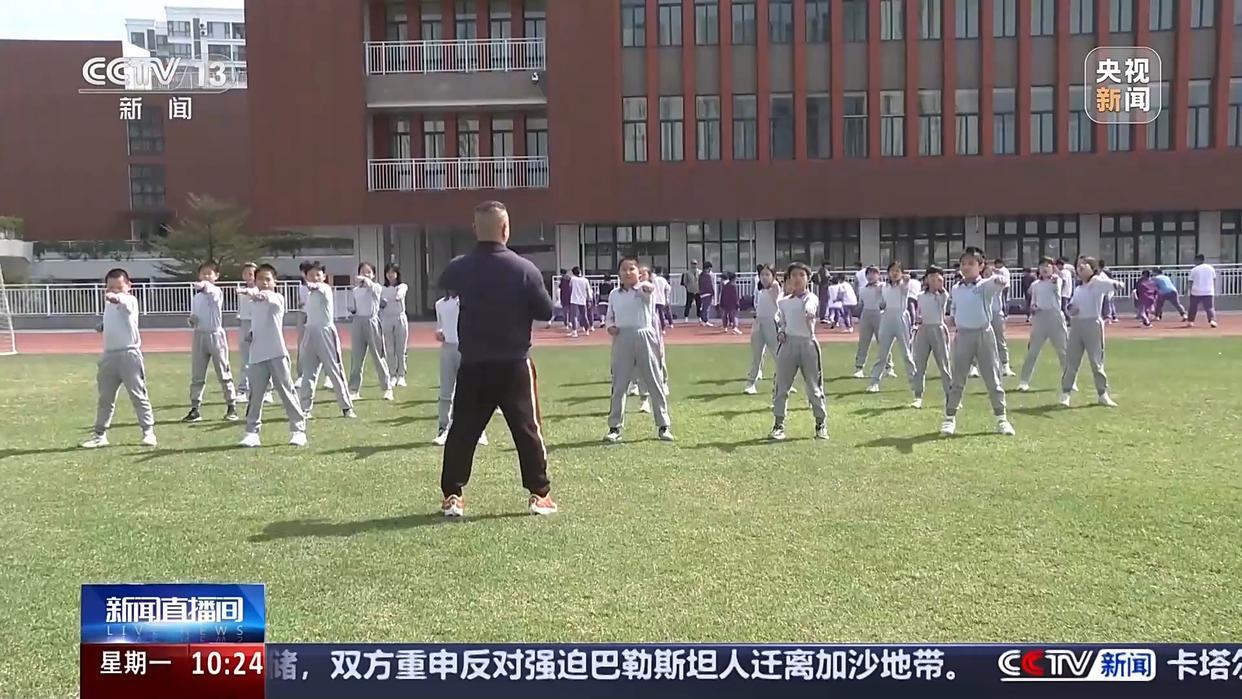 埃梅里强调